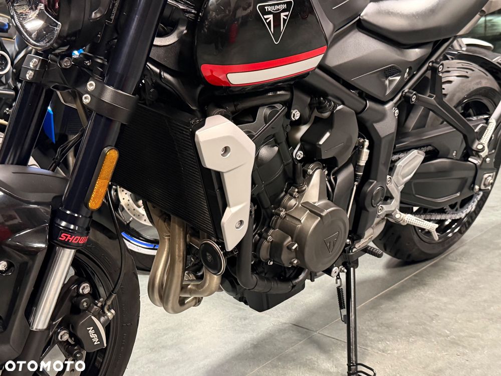 Triumph Trident - 32