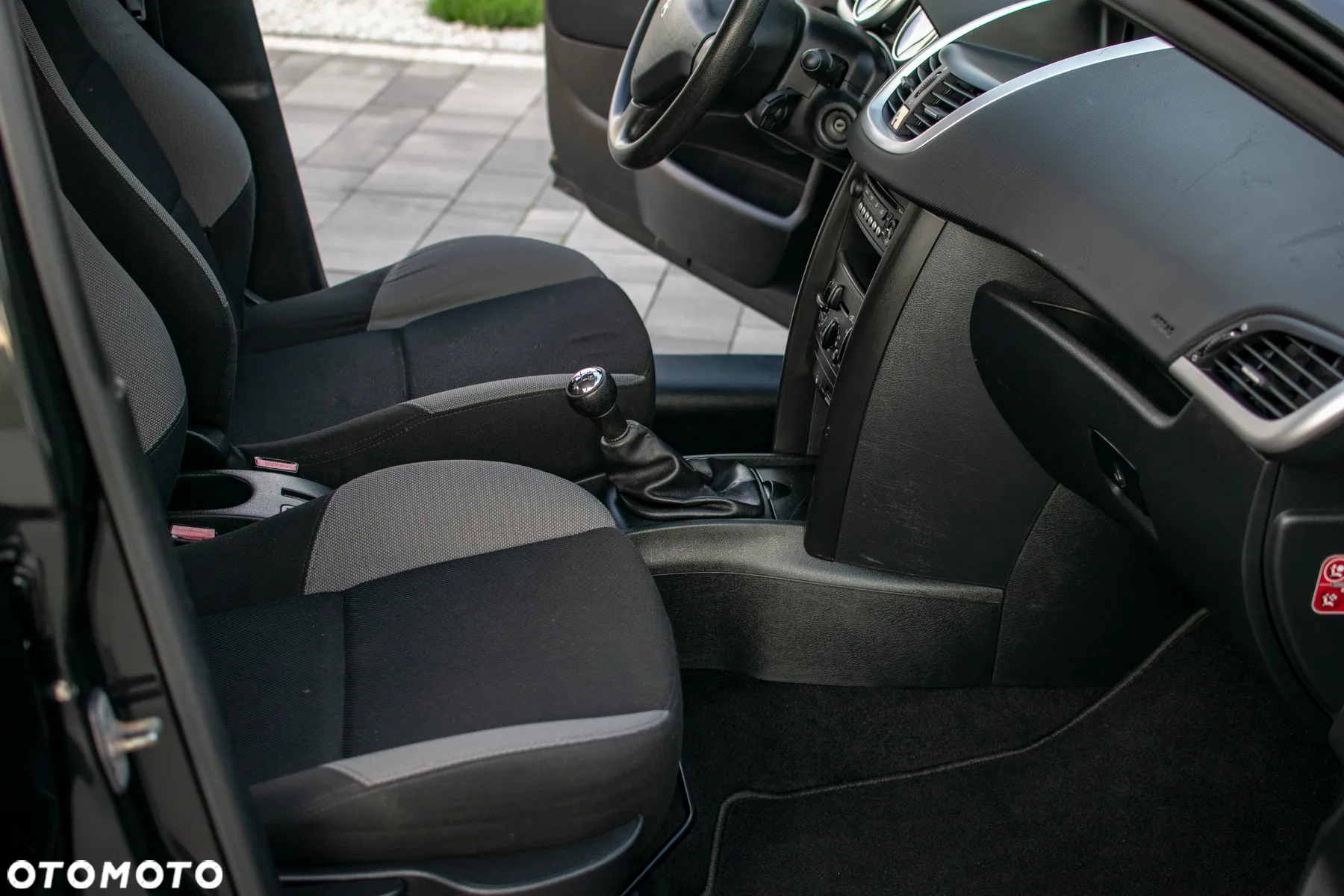 Peugeot 207 - 37