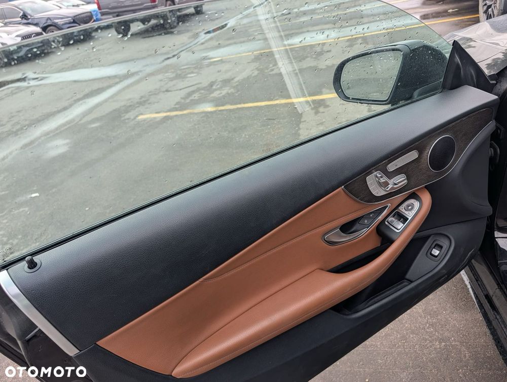 Mercedes-Benz Klasa C 300 4Matic 9G-TRONIC AMG Line - 11