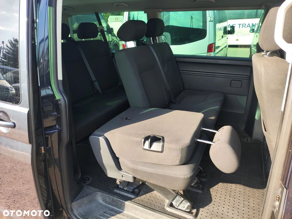 Volkswagen Caravelle - 10