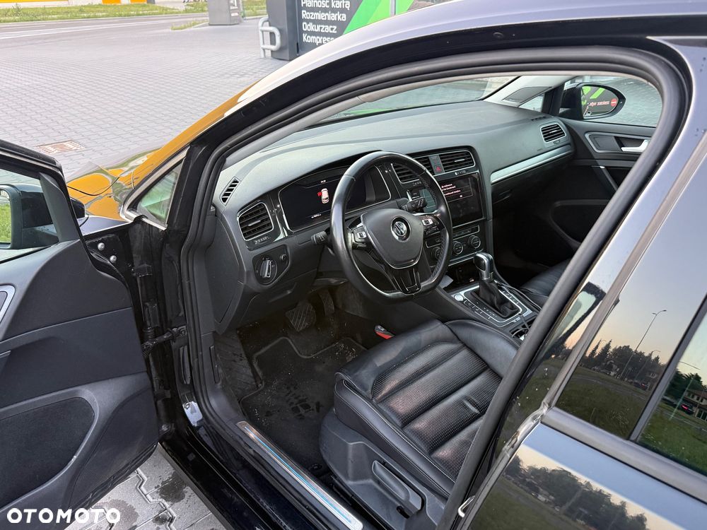 Volkswagen Golf - 10