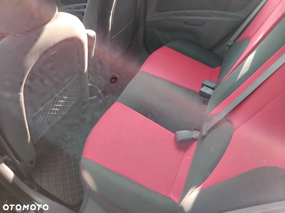 Kia Rio 1.4 Comfort - 27