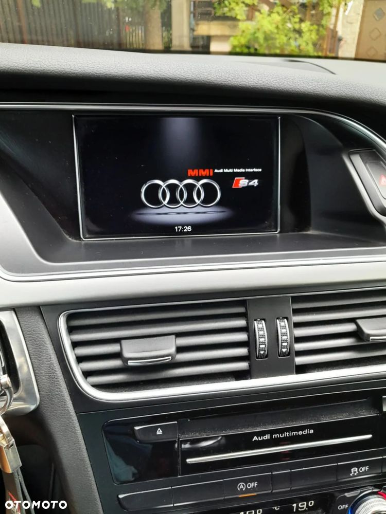 Audi A4 ver-1-8-tfsi-s-line-sportpaket - 32