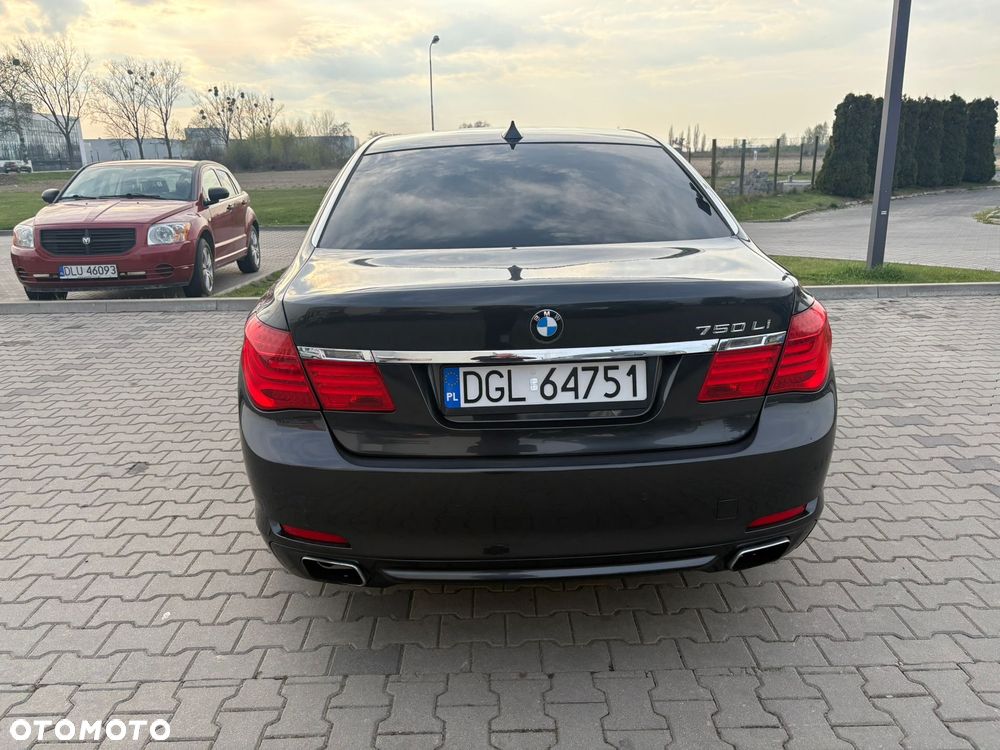 BMW Seria 7 750i L - 4