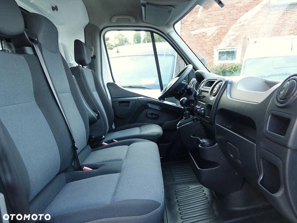 Renault Master 2.3 125KM 3-osobowy bardzo ładny - 8