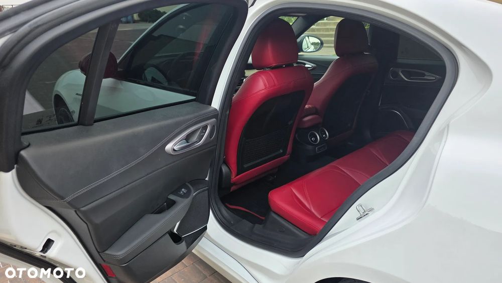 Alfa Romeo Giulia 2.0 Turbo Veloce Q4 - 12
