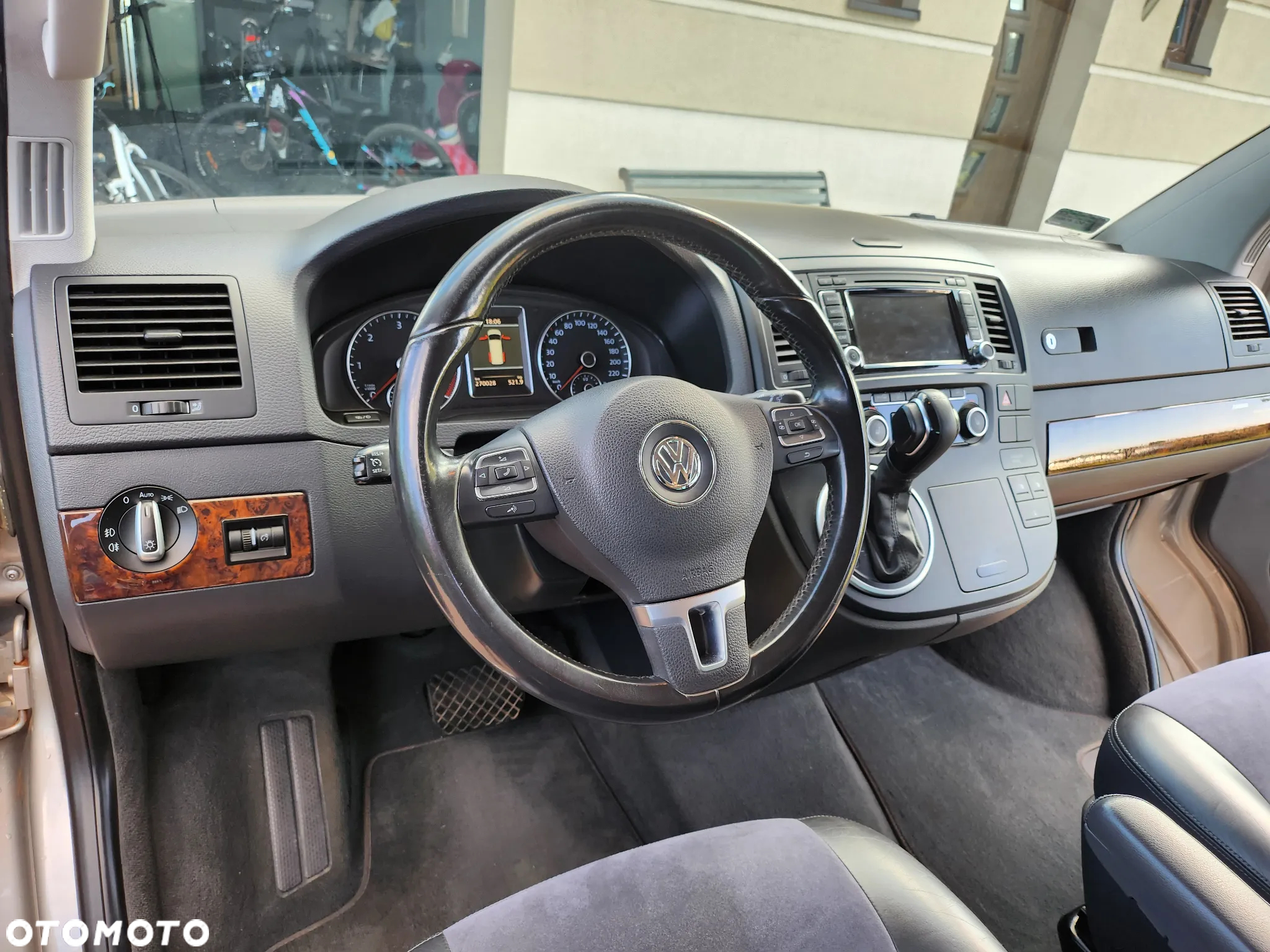 Volkswagen Multivan - 8