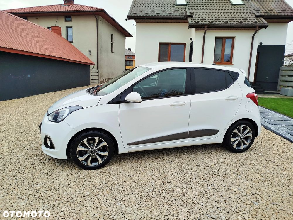Hyundai i10 1.0 Fifa World Cup Edition - 9