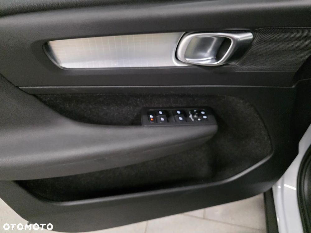 Volvo XC 40 D3 SCR R-Design - 23