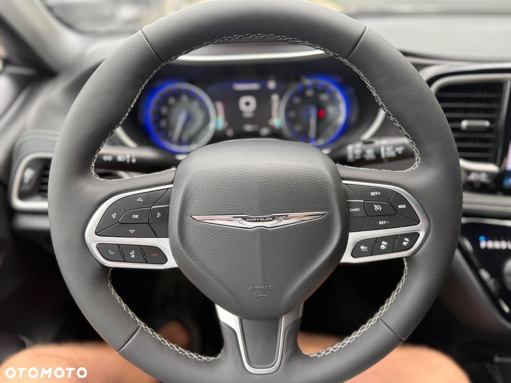 Chrysler Pacifica - 22