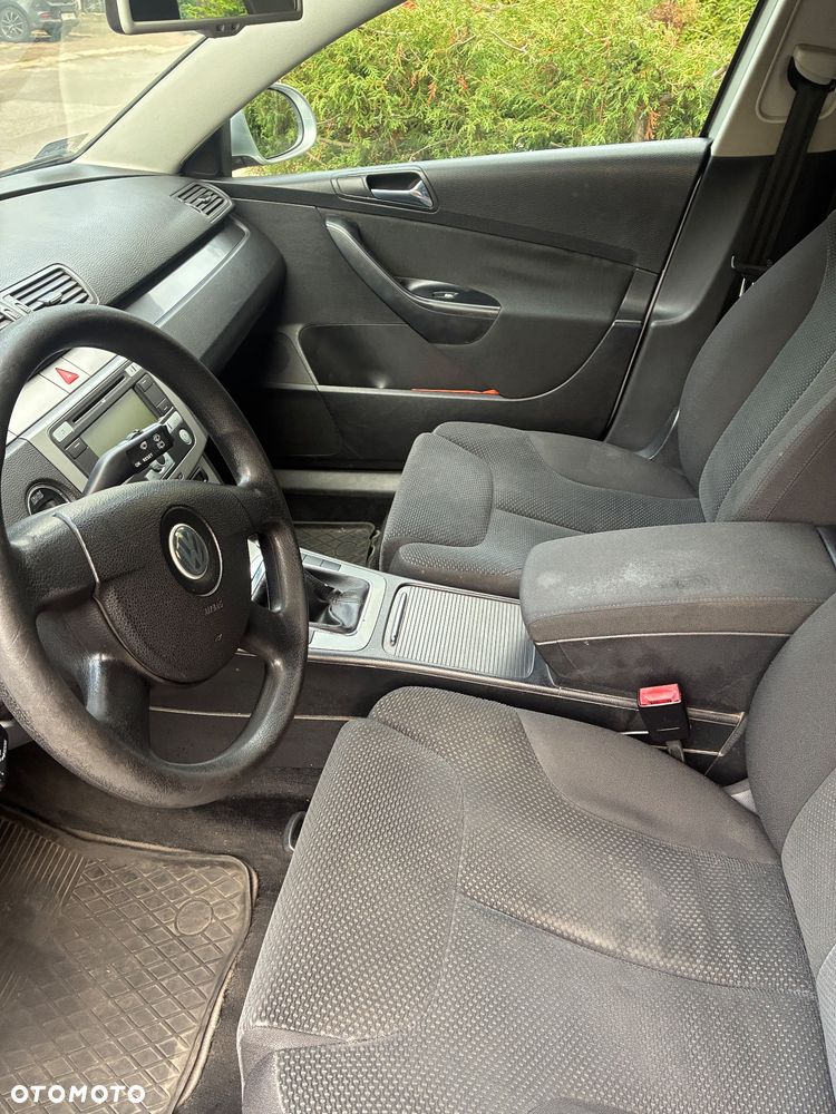 Volkswagen Passat 1.9 TDI Highline - 7