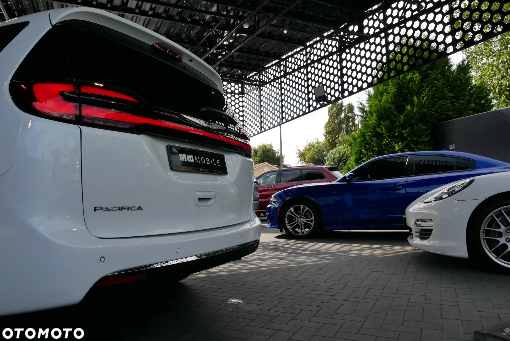 Chrysler Pacifica - 32