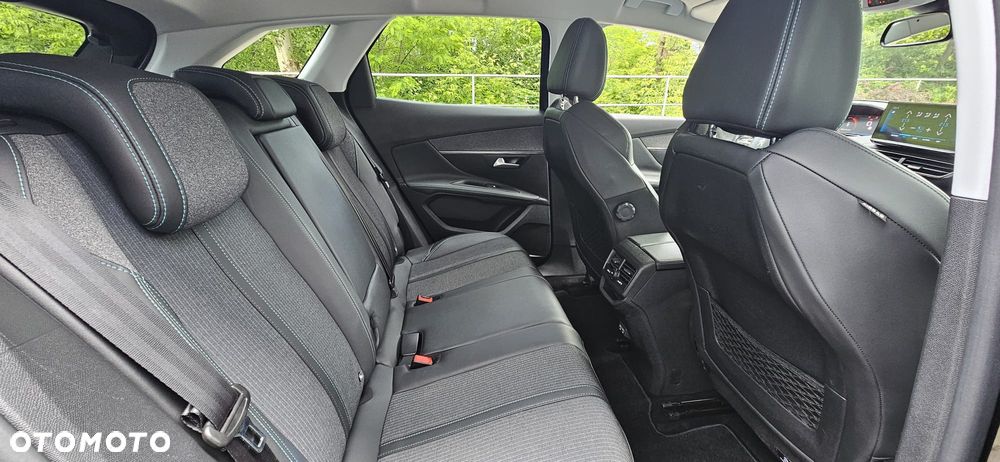 Peugeot 3008 BlueHDi 130 Stop & Start EAT8 Allure - 23