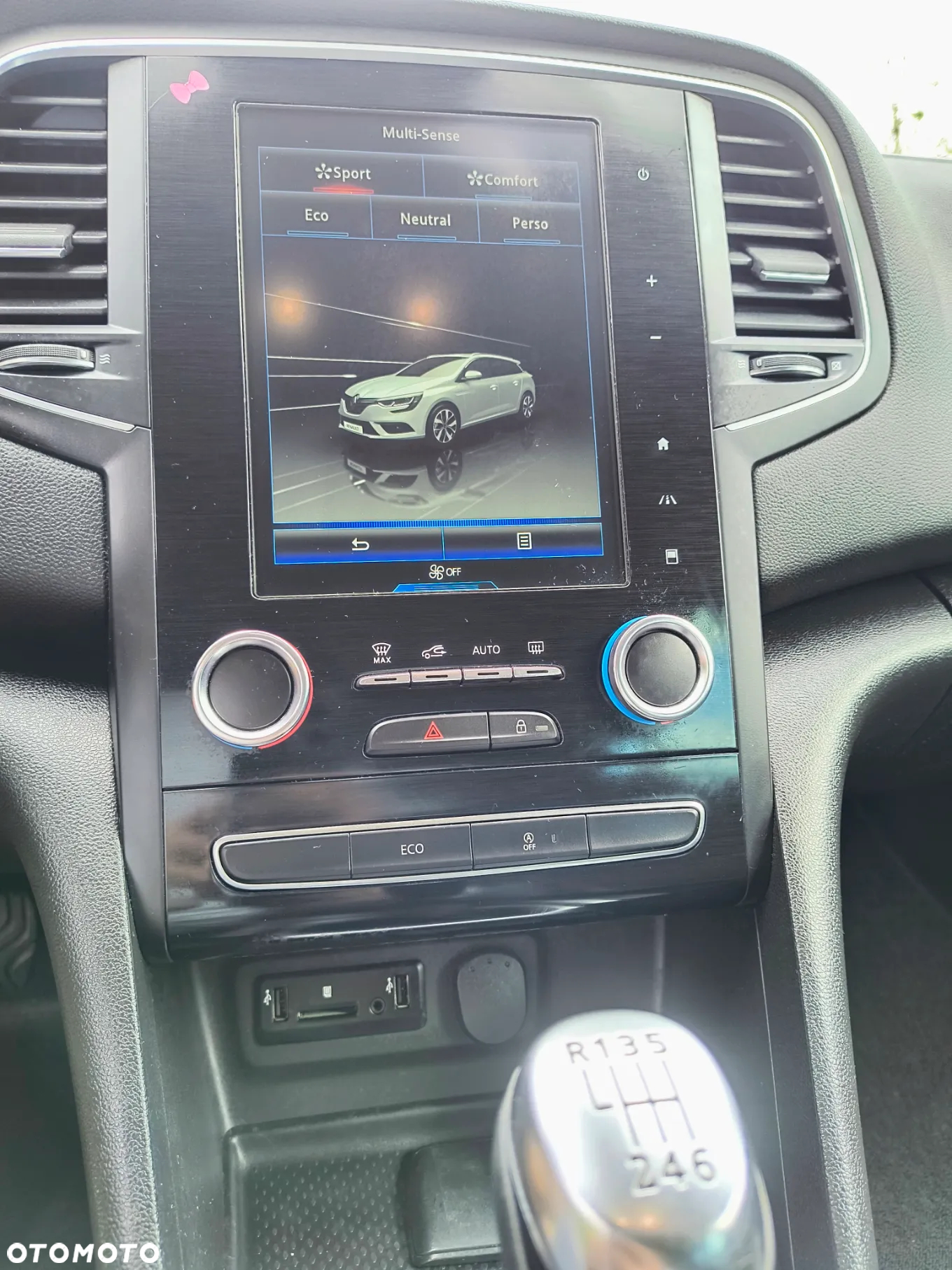 Renault Megane Grandtour ENERGY TCe 130 BOSE EDITION - 11