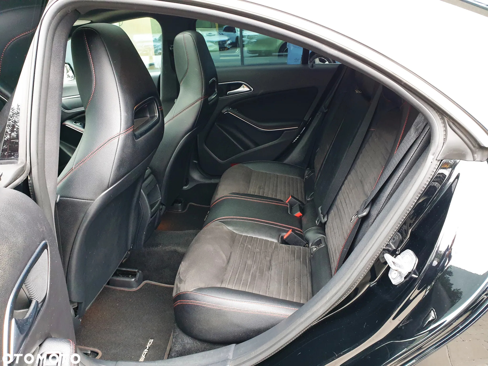 Mercedes-Benz CLA 180 7G-DCT AMG Line - 12