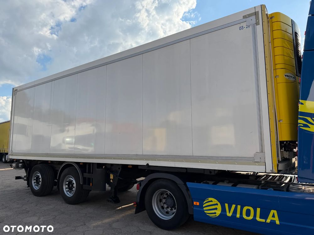 Schmitz Cargobull CARRIER VECTOR 1550 / OŚ SKRĘTNA / WINDA + ROLETA / 22 PALETY DŁ. 9 M / IDEALNA DO MIASTA / ŚWIETNIE ZWROTNA i SKRĘCAJĄCA NACZEPA / DOSTĘPNE 3 SZTUKI !! - 4