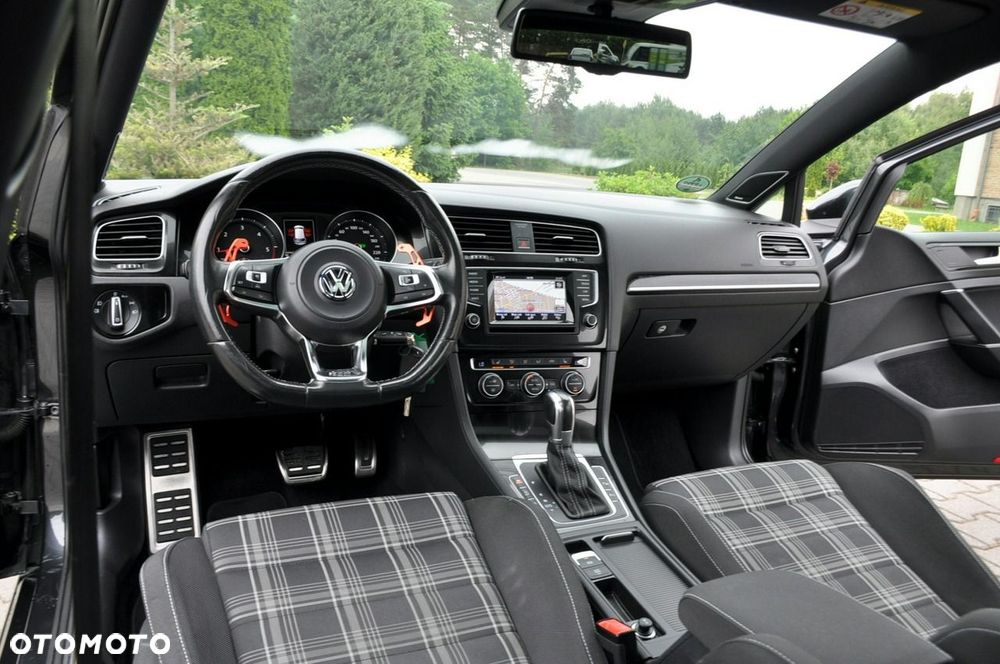 Volkswagen Golf - 28