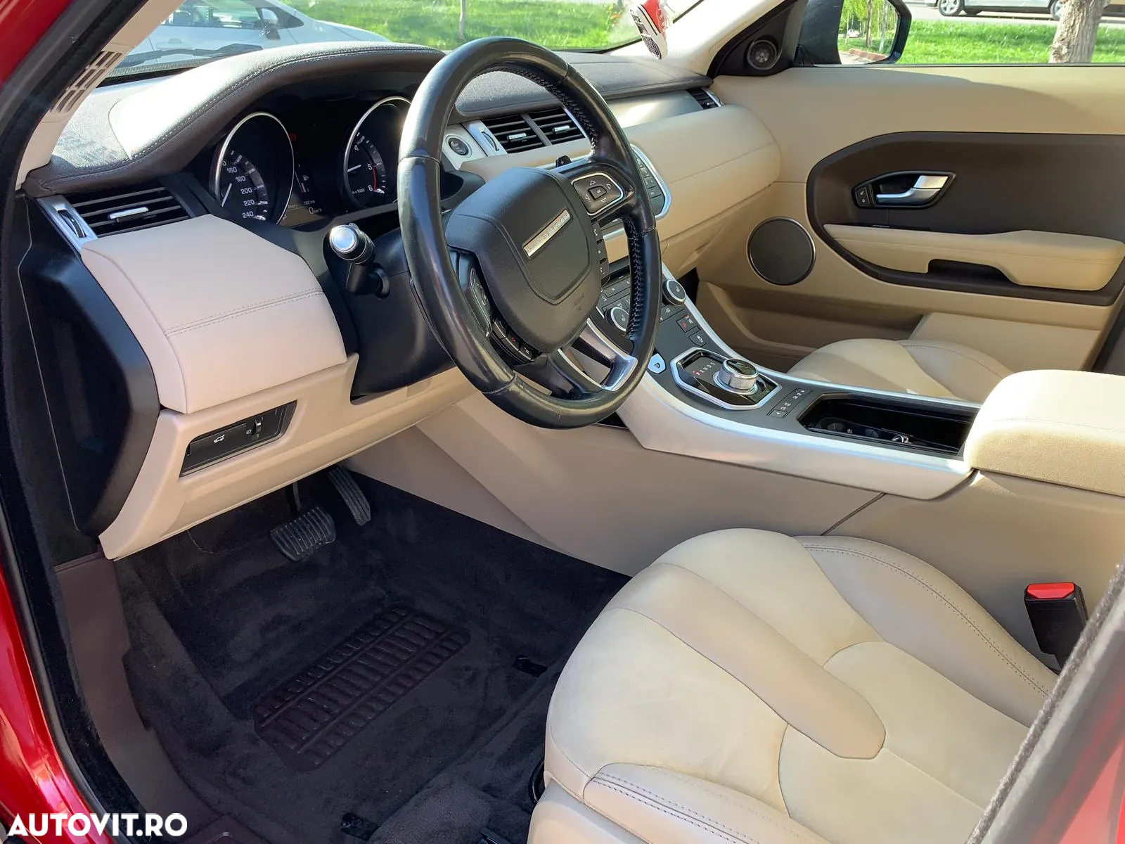 Land Rover Range Rover Evoque - 13
