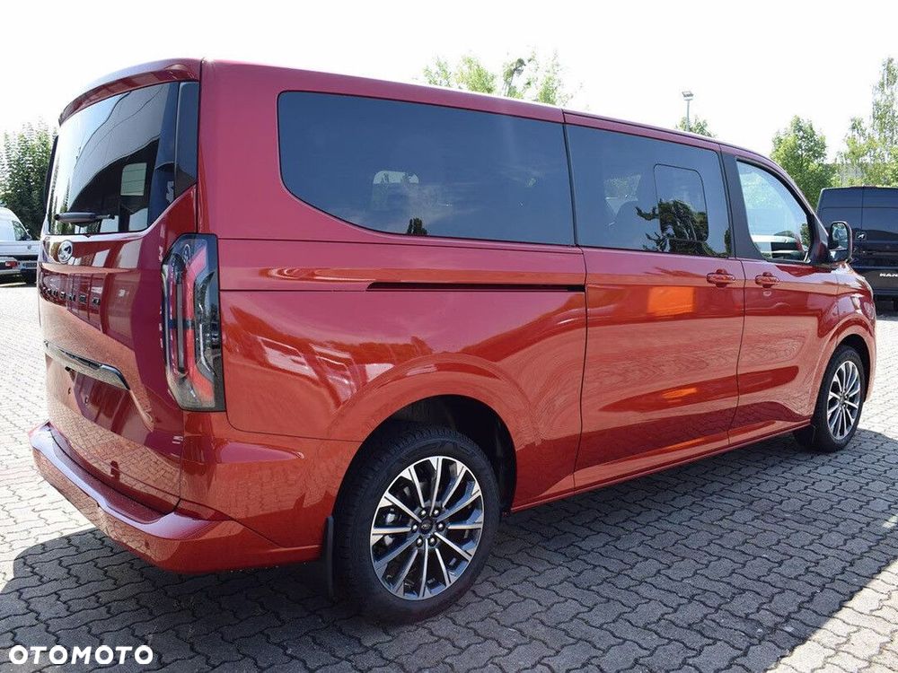 Ford Tourneo Custom - 8