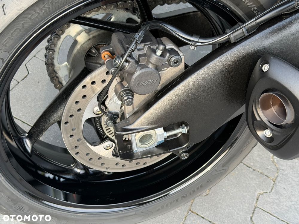 Suzuki GSX 1000 - 13