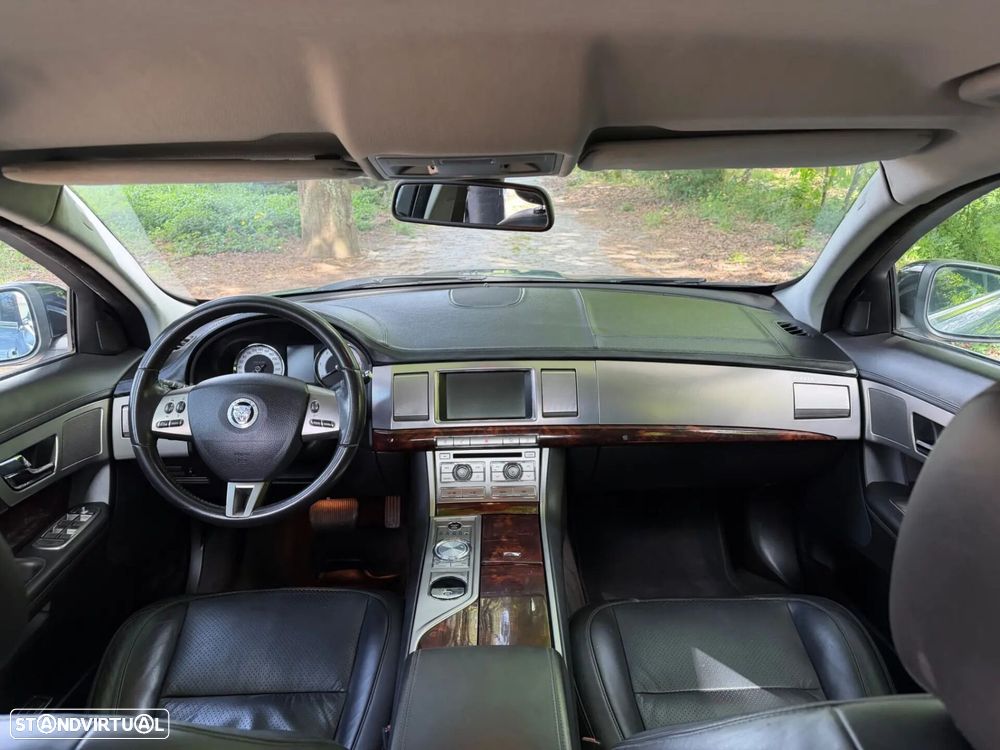 Jaguar XF 2.7 D V6 Premium Luxury - 17
