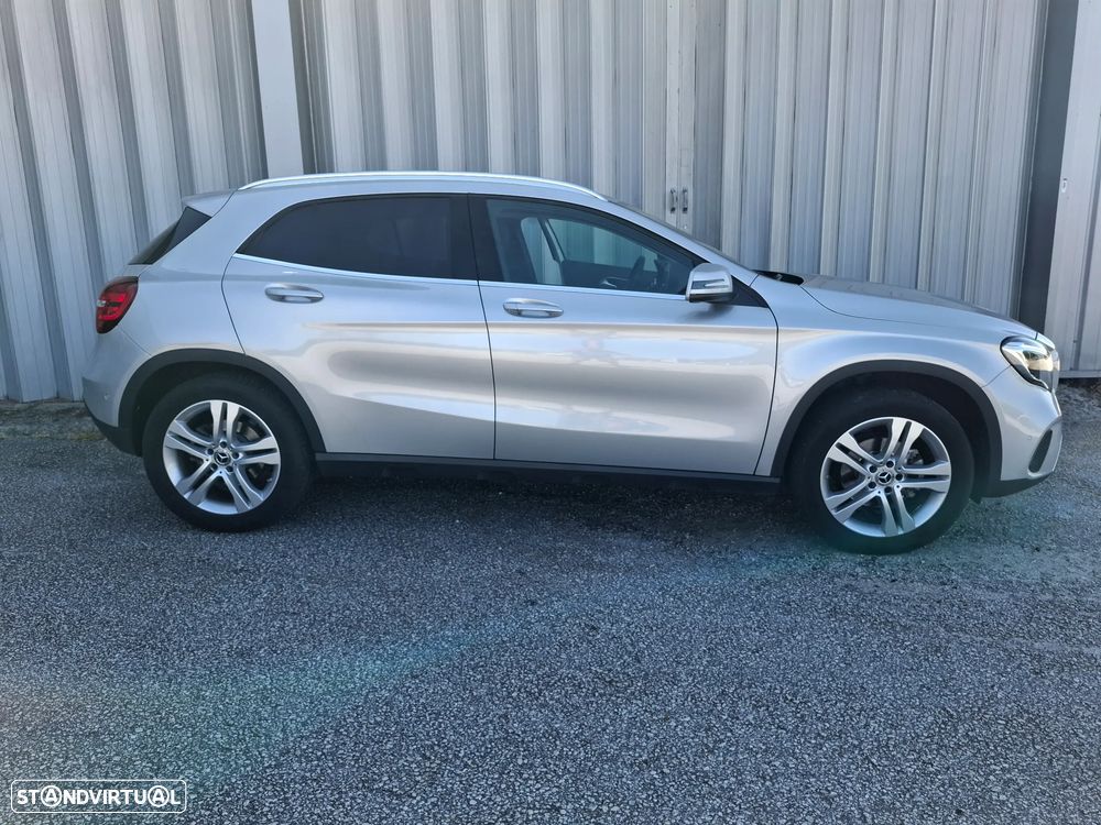 Mercedes-Benz GLA 220 d 4Matic 7G-DCT Urban - 3