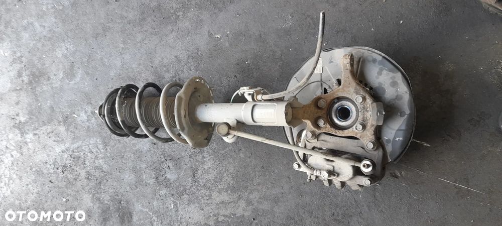 Zwrotnica prawa z Mcphersonem Toyota RAV4 lift 2.5 benzyna Hybryda !! - 2