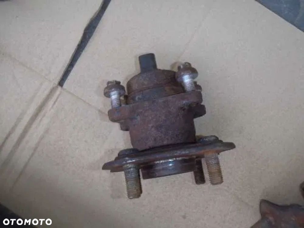 piasta łożysko czujnik abs bęben tył tylne zawieszenie toyota yaris I - 4