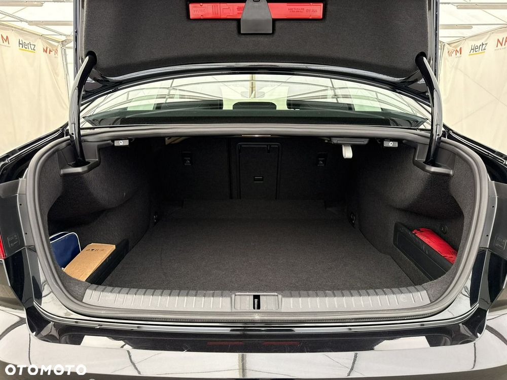Volkswagen Passat - 20