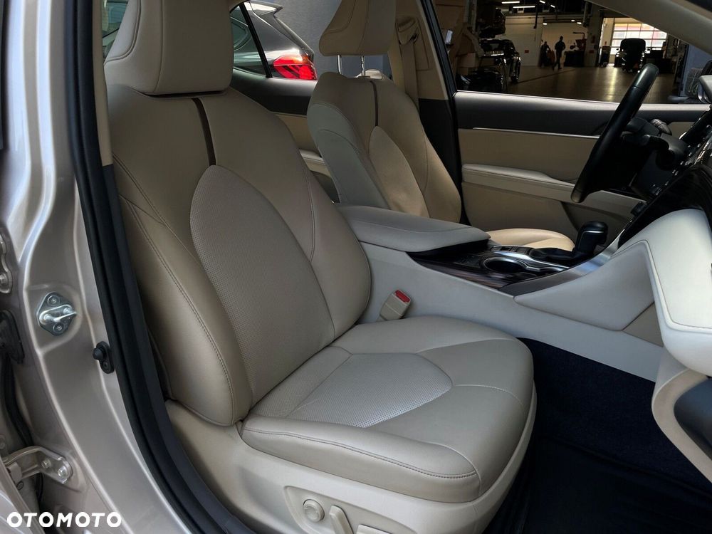 Toyota Camry - 11