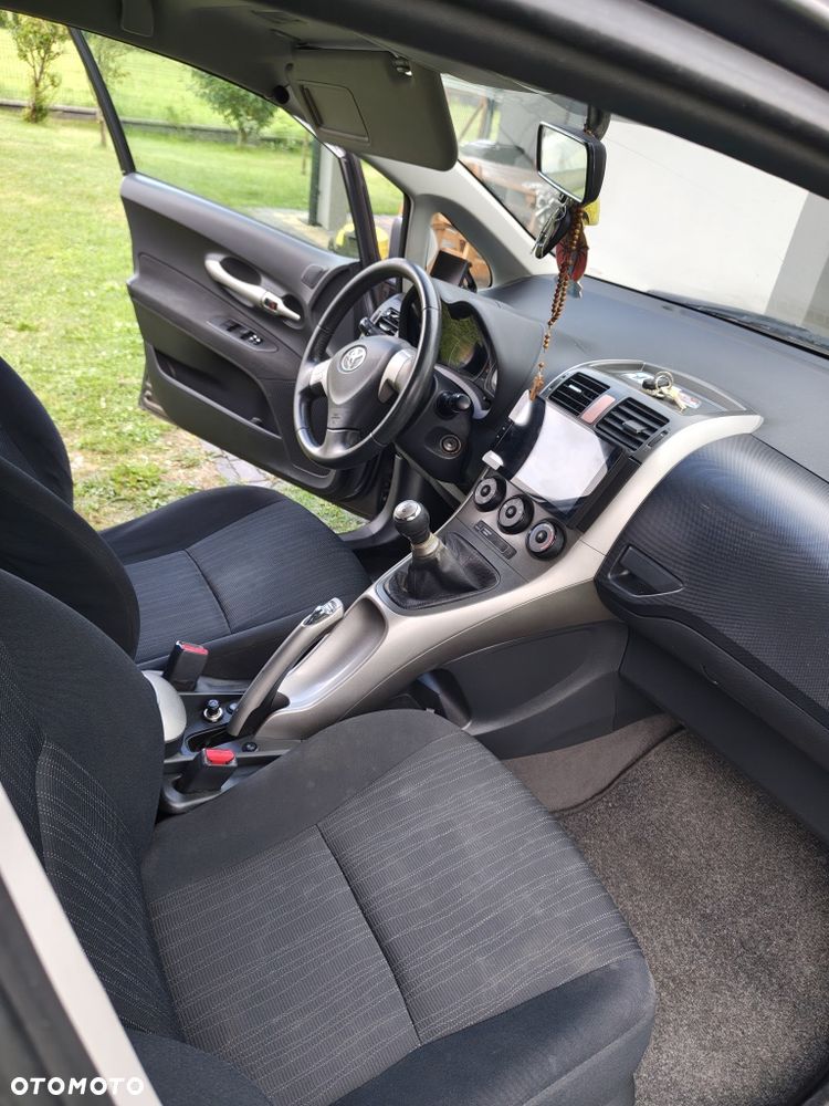 Toyota Auris - 2