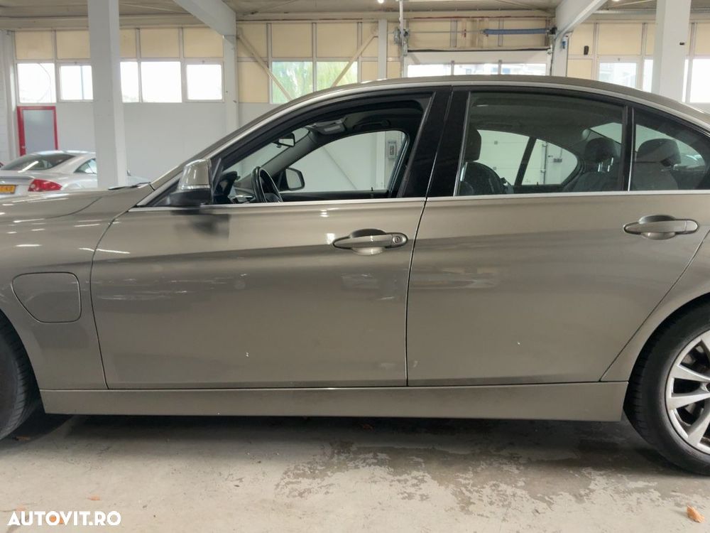 BMW Seria 3 330e iPerformance Sport Line - 2