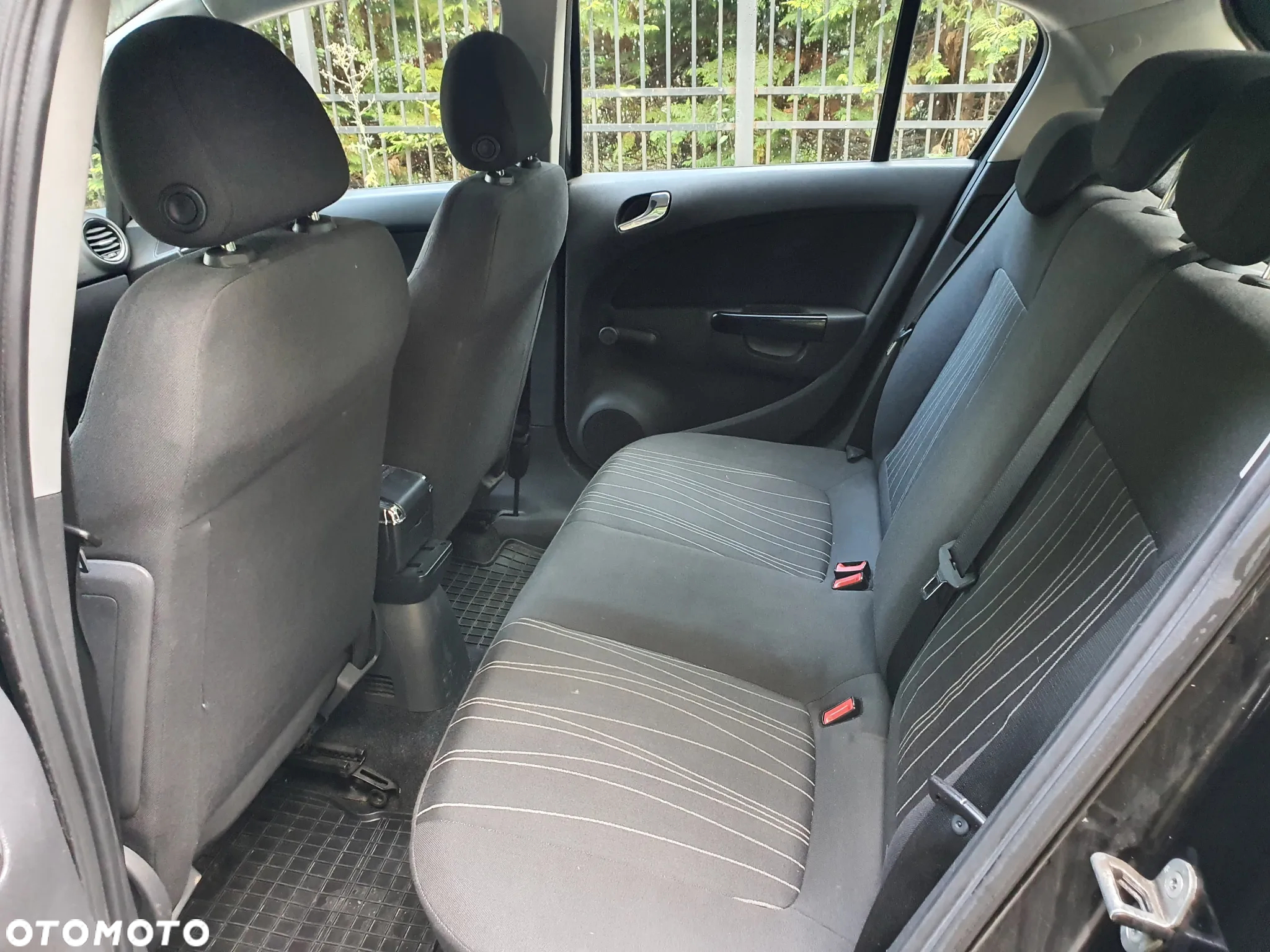 Opel Corsa 1.2 16V - 11