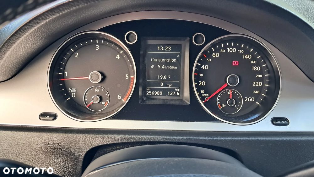 Volkswagen Passat 2.0 TDI DPF Comfortline - 11