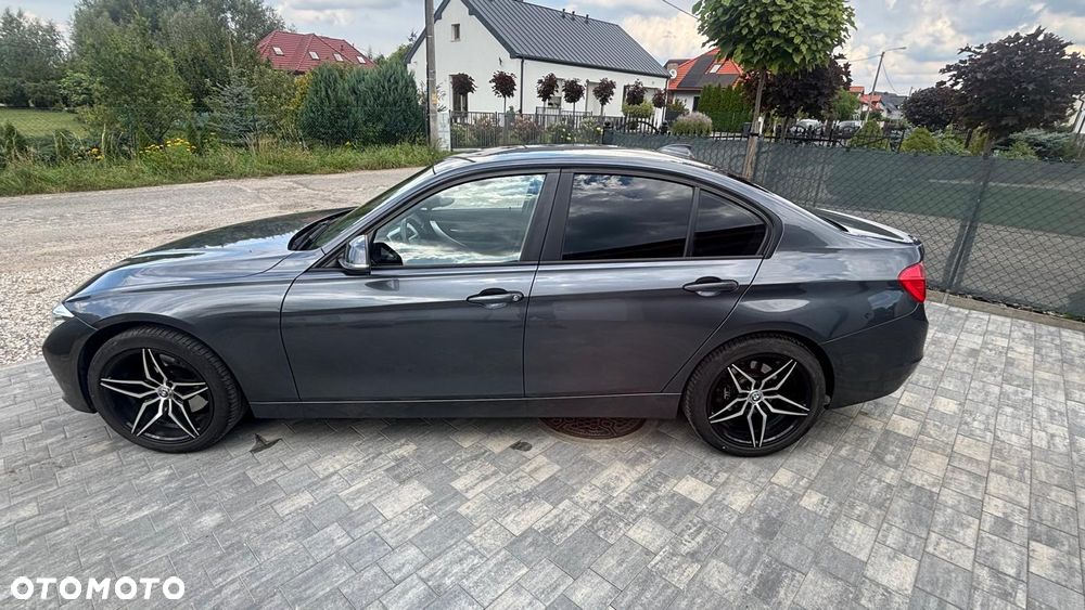 BMW Seria 3 328i - 4