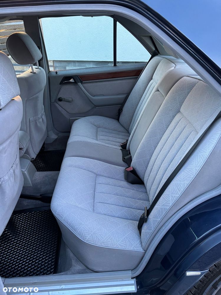 Mercedes-Benz W124 (1984-1993) - 24