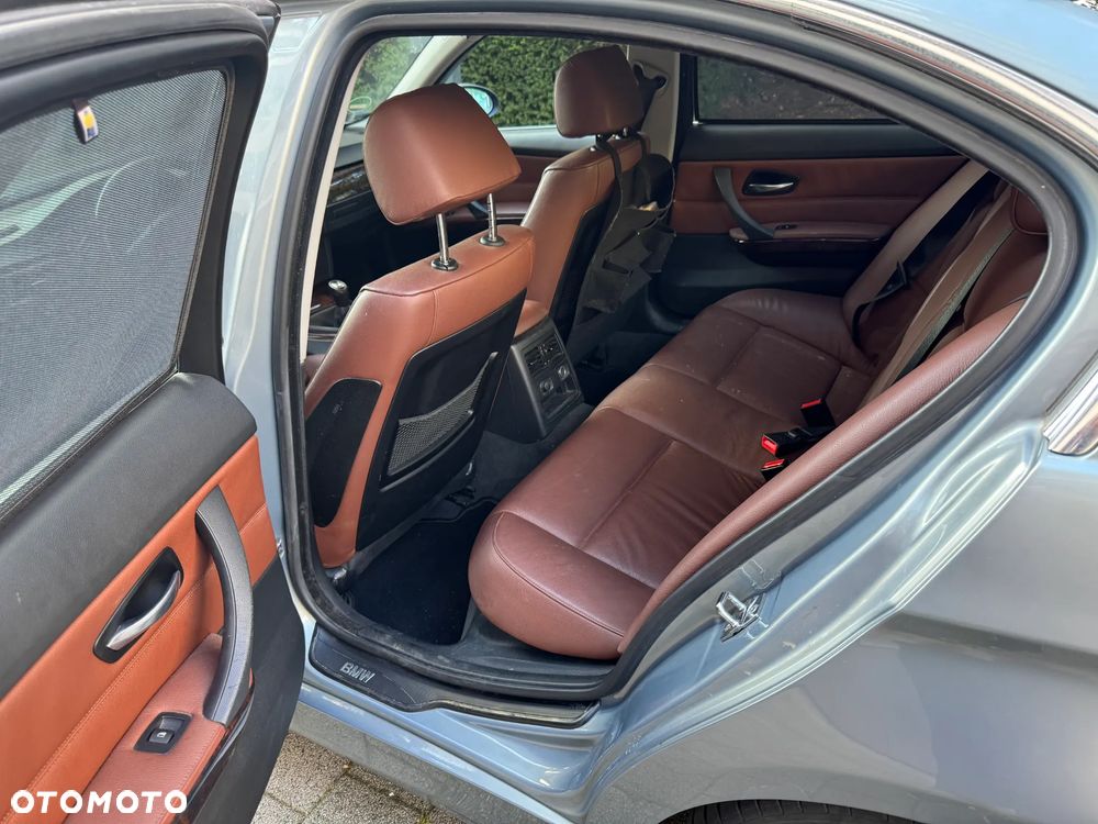 BMW Seria 3 330i - 14