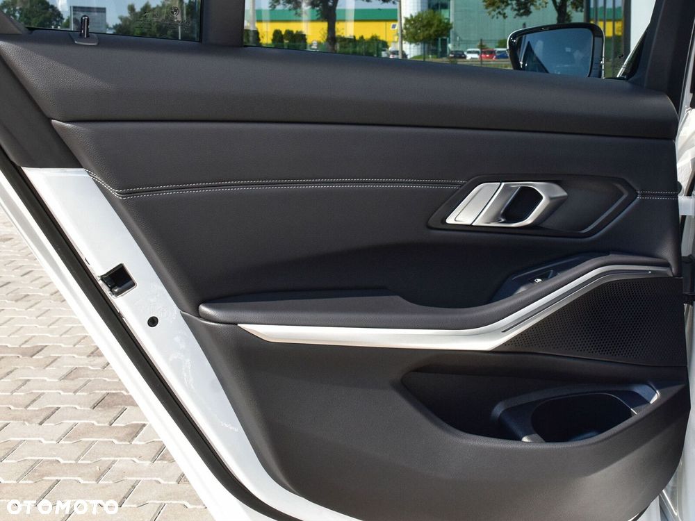 BMW Seria 3 - 16