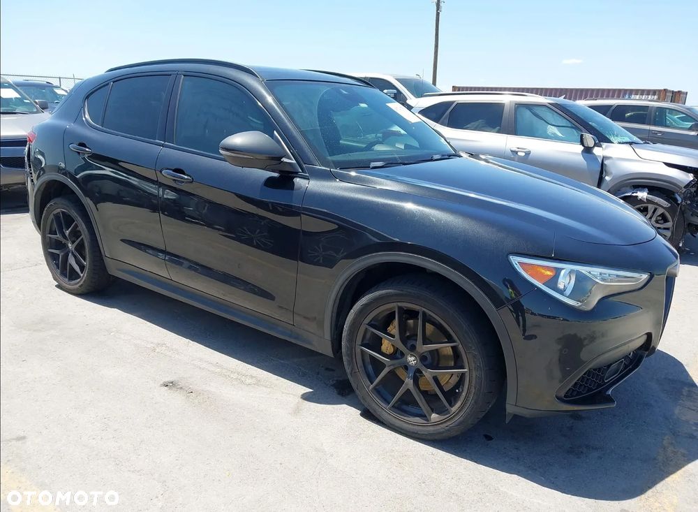 Alfa Romeo Stelvio - 1