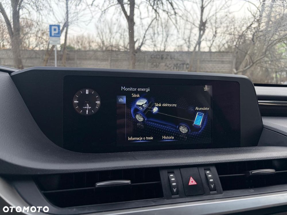 Lexus ES 300h Prestige - 24