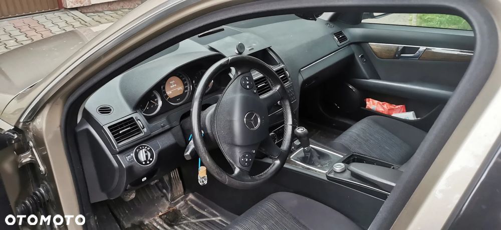 Mercedes-Benz Klasa C 220 CDI DPF Classic - 15