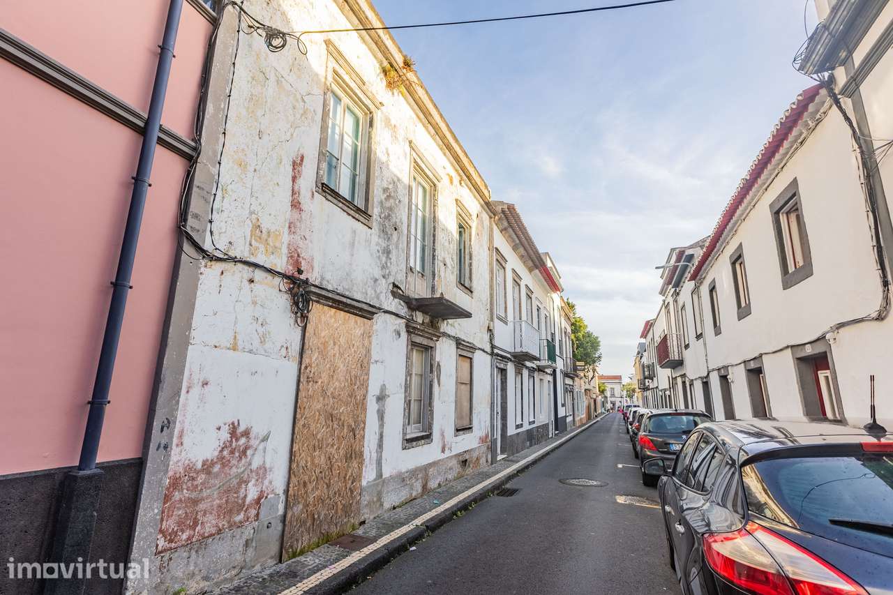 Moradia Geminada no Centro de Ponta Delgada - Grande imagem: 3/8
