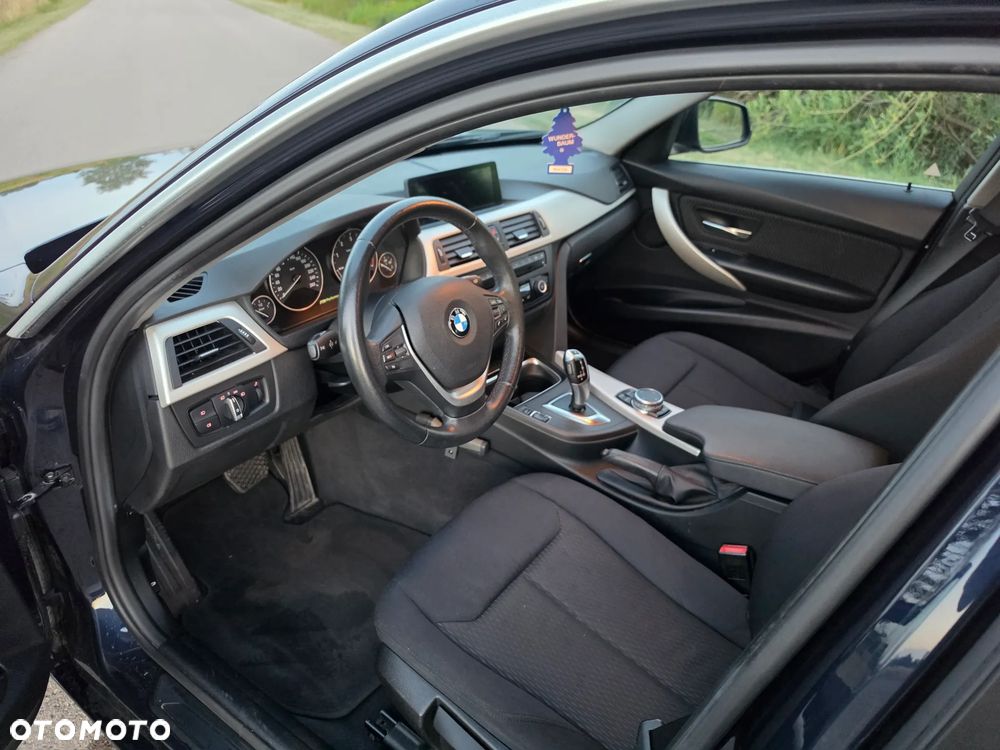 BMW Seria 3 318d - 5