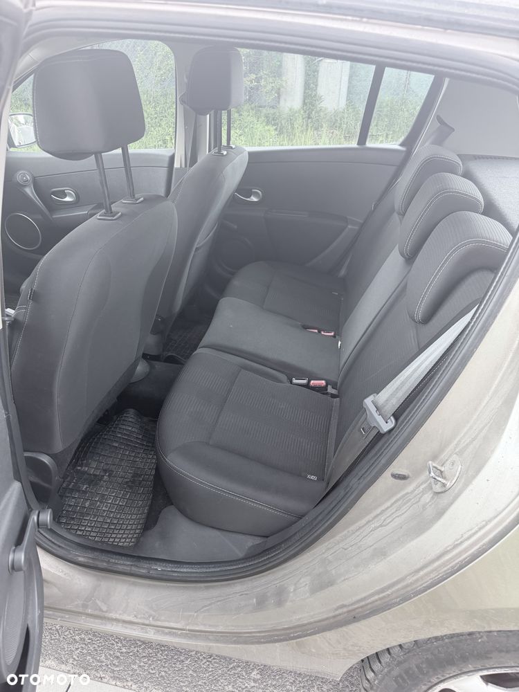 Renault Clio - 6
