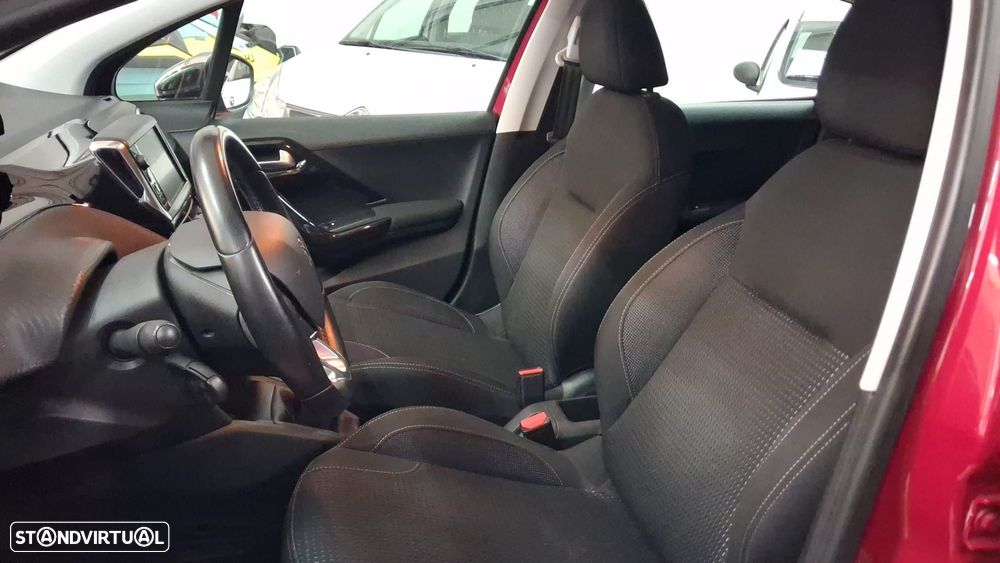 Peugeot 208 1.2 PureTech Style - 11