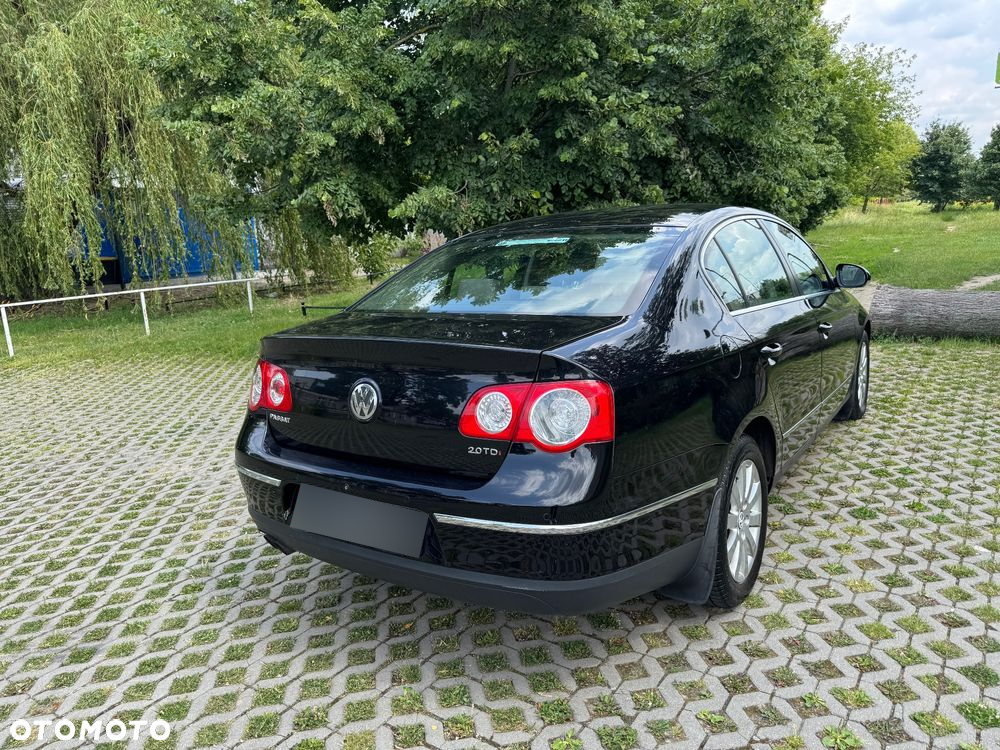 Volkswagen Passat 2.0 TDI DPF Highline - 12
