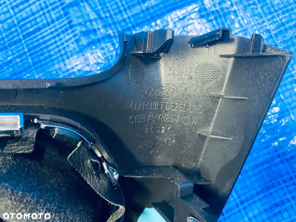 LEWAREK RAMKA MIESZEK GAŁKA ZMIANY BIEGÓW FORD FIESTA MK7 VII LIFT 16R MANUAL 1.25 BENZYNA 5-BIEGÓW ; C1BB-A044H83-A ; C1BB-A044H83-A EUROPA ORYGINAŁ - 12
