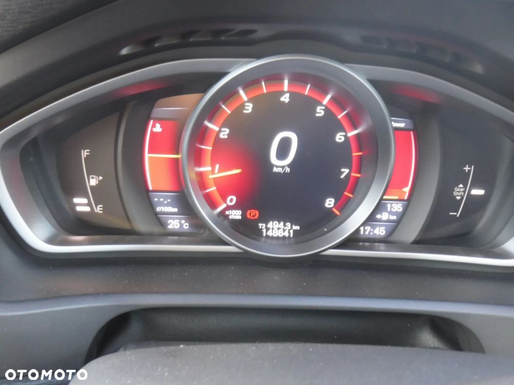 Volvo V40 T3 Momentum - 21