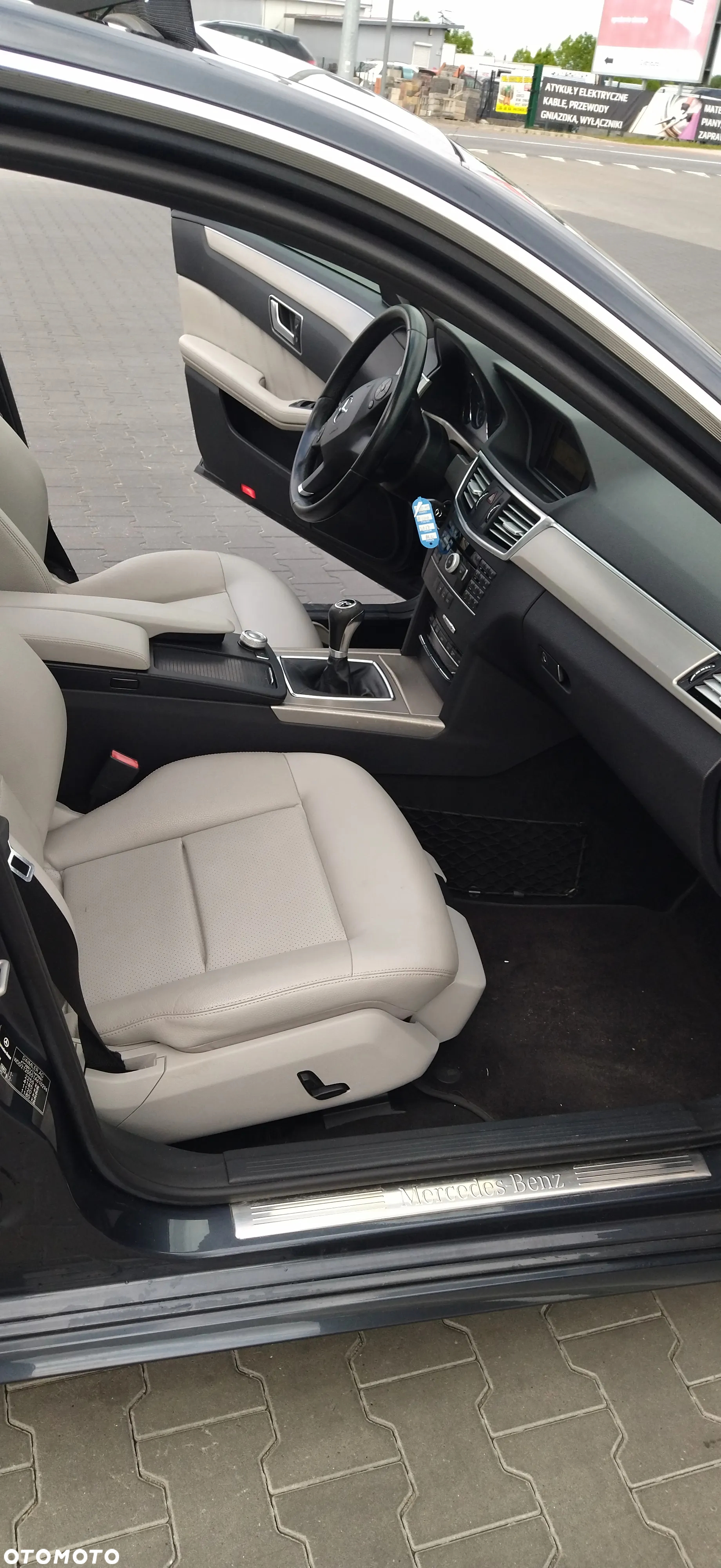 Mercedes-Benz Klasa E 200 CDI BlueEff Avantgarde - 36