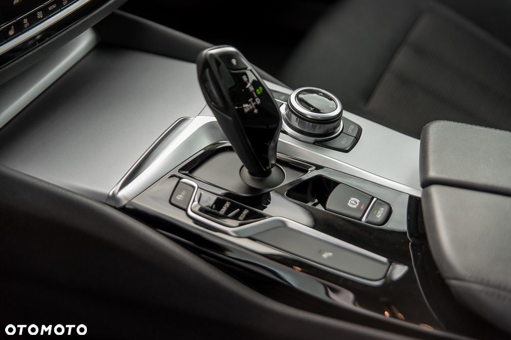 BMW Seria 5 525d - 18